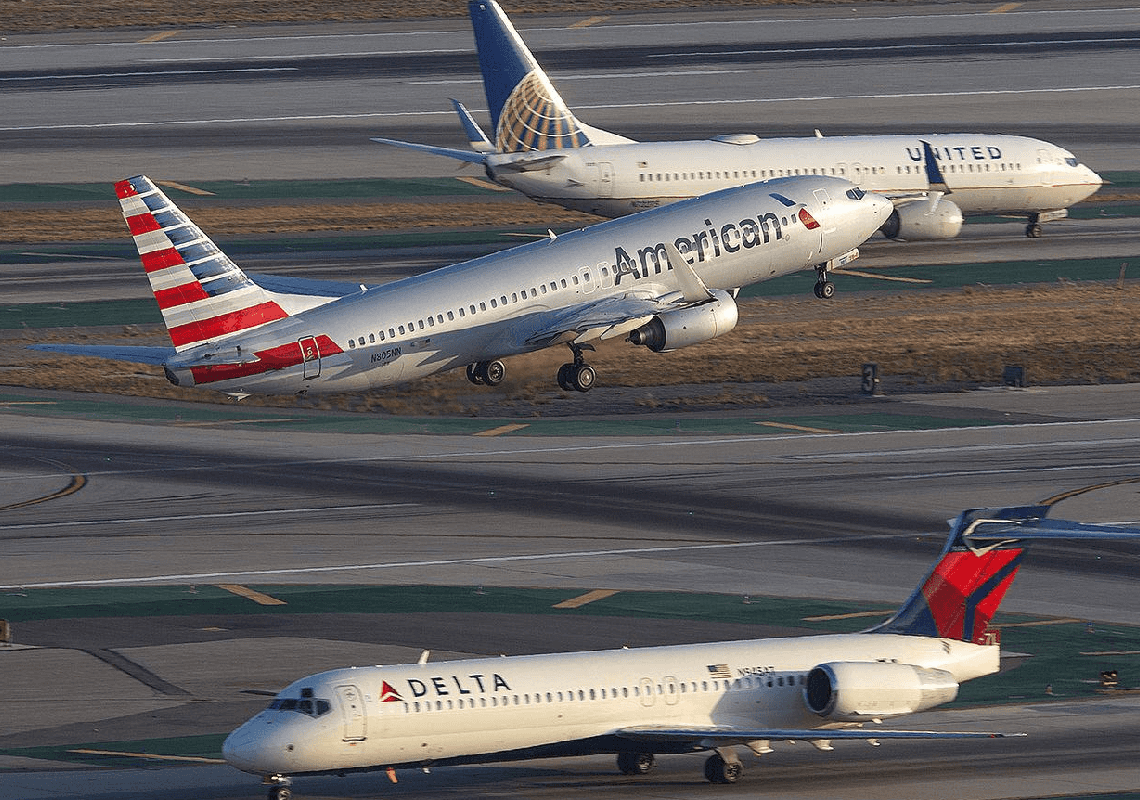ענקיות התעופה האמריקאיות בפנייה לטראמפ: בטל את הצו של ביידן לגבי פיצויים לנוסעים