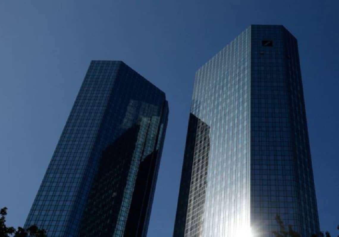 בלשי משטרת גרמניה פשטו על מטה דויטשה-בנק בפרנקפורט: החשד - הלבנת-הון