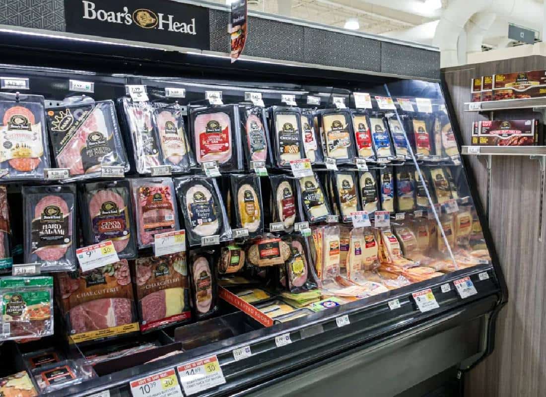 מקרה  מוות שלישי הקשור לבשר מקולקל. מספר האשפוזים עולה