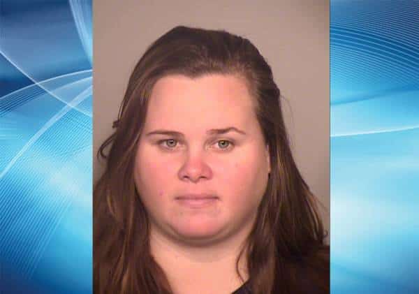 מלונות יוקרה וכרטיסי טיסה: צעירה חשודה במעילה של עשרות אלפי דולר