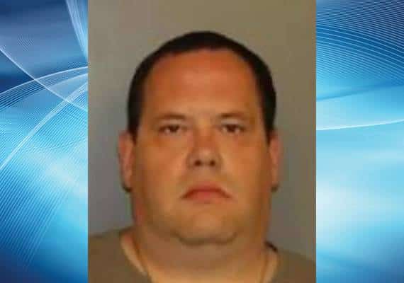 ניו יורק: מורה נעצר בחשד לשידול של קטינה