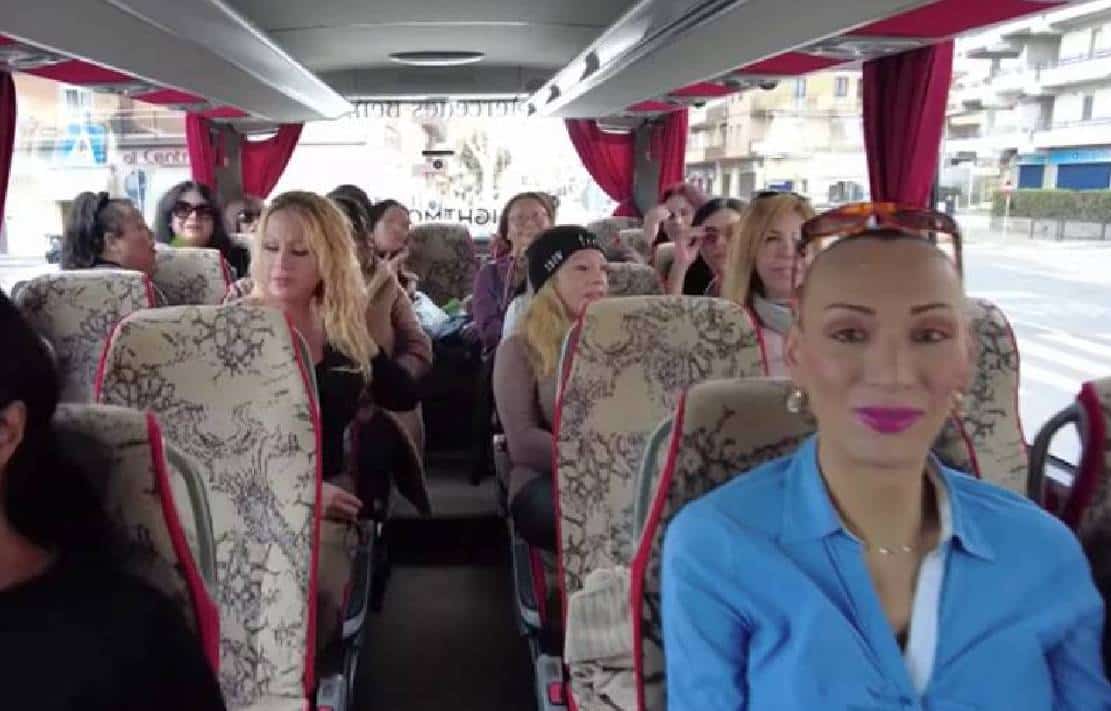 האפיפיור הזמין אוטובוס מלא בטרנסיות לוותיקן