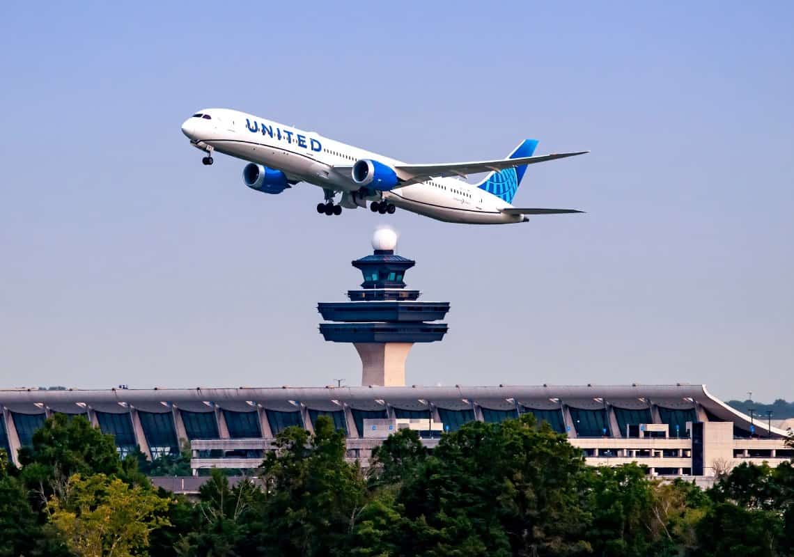 תקרית אלימה נוספת בשחקים: נוסע תקף דיילים