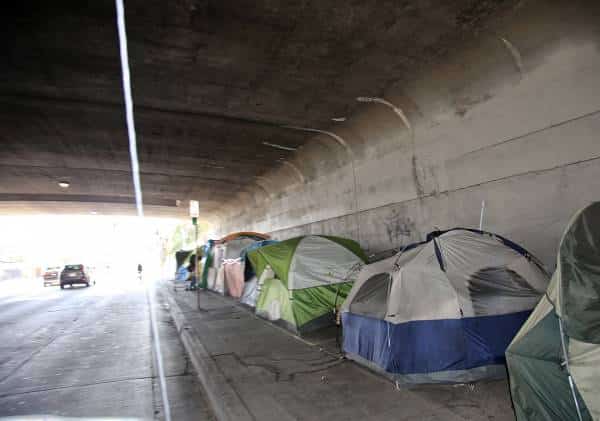 לקראת הקצאת יותר ממיליארד דולר לטיפול במשבר: לוס אנג'לס סופרת את דרי הרחוב
