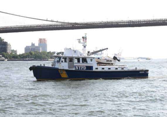 ניו יורק: תינוק נמצא בים בלא רוח חיים, הוריו עדיין לא אותרו