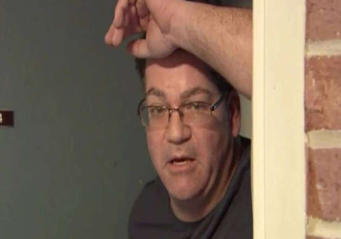 עוזר-המורה בפרבר היוקרתי נתפס מענג עצמו במצלמת הזום מול תלמידי כיתת החינוך המיוחד: "העונש" שקיבל מרתיח לא פחות