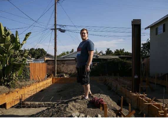 לוס אנג'לס: חוק חדש מקל על בניית יחידות דיור נלוות - אבל חוטי החשמל מפריעים‎