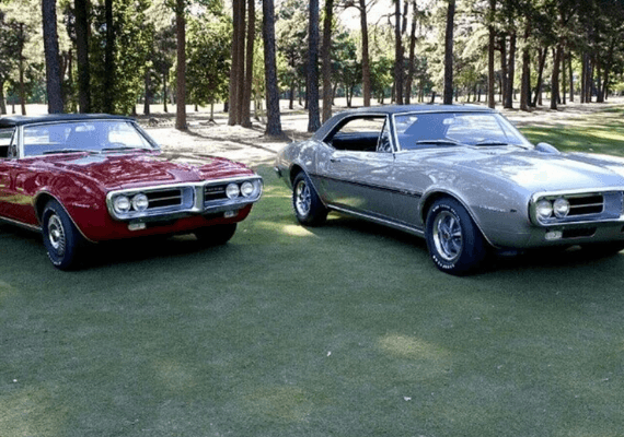 במצב מצוין: שתי מכוניות הפונטיאק פיירבירד הראשונות שיוצרו מוצעות למכירה