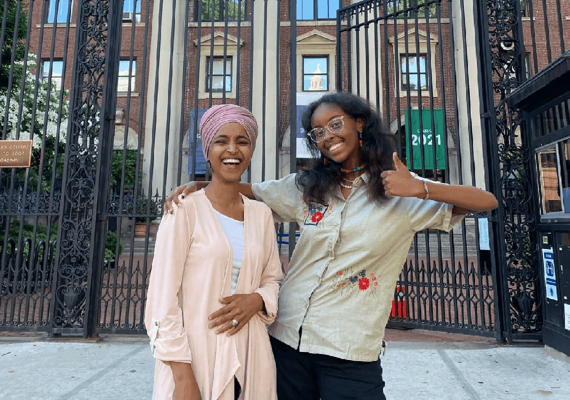 אילהאן עומאר מלאה בגאווה: בתה בת ה-21 נעצרה בהפגנה אנטי-ישראלית