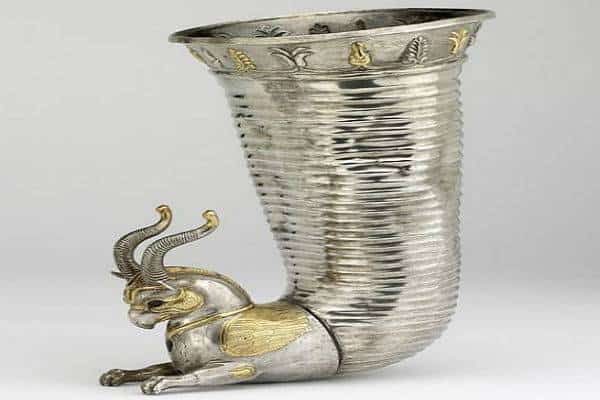 שופרות או לא להיות: קבלו הצצה למשתה עם האלים בתערוכה בבוסטון