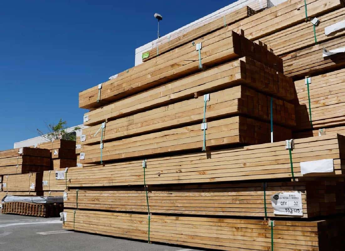 מחירי חומרי הבנייה מזנקים: התעשייה מתמודדת עם אתגר המכסים החדשים