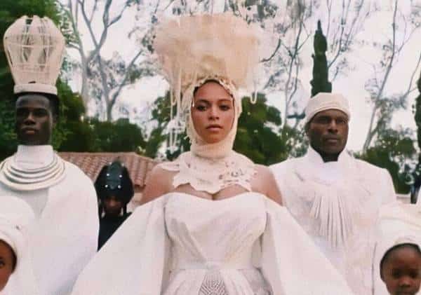 זה די ברור שביונסה אוהבת מעצבים ישראליים כי היא פשוט לא מפסיקה ללבוש עיצובים שלהם