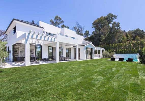   הצצה נדירה אל תוך האחוזה החדשה של לברון ג'יימס בלוס אנג'לס