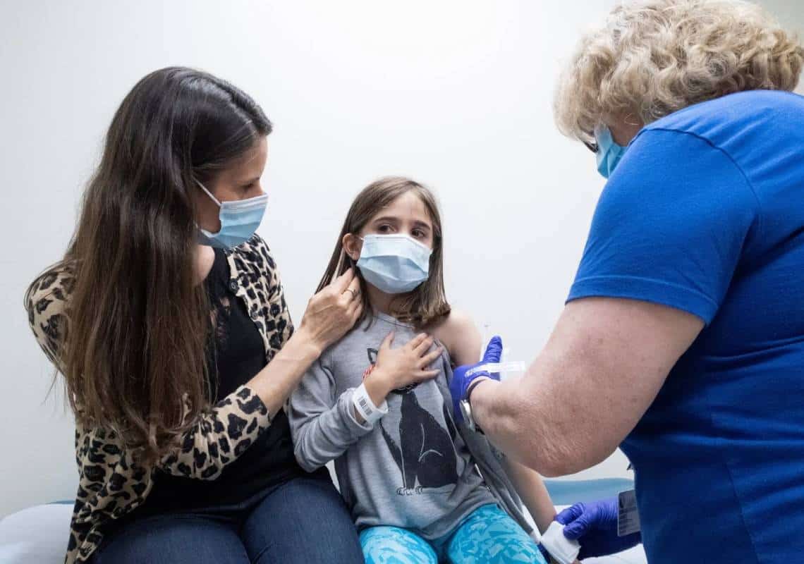 1.2 מיליון מנות והקמת אלפי עמדות חיסון: קליפורניה נערכת לחסן ילדים בני 5-11