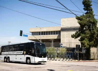 צואה על הקירות ועכברושים בתאים: קליפורניה תובעת את מחוז לוס אנג'לס