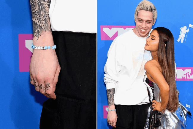 תעלומה: האם הצמיד של פיט דיווידסון חשף חתונה מסתורית עם אריאנה גרנדה?