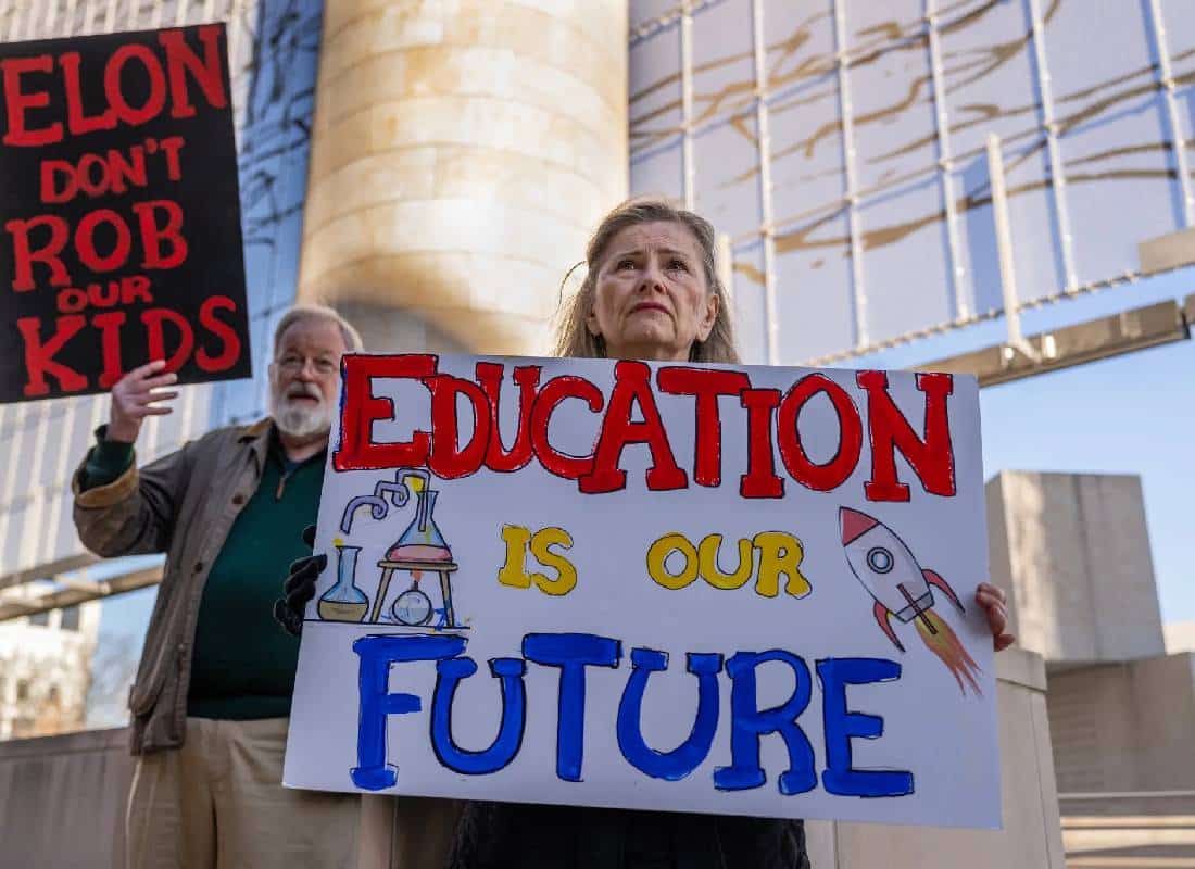 משרד החינוך האמריקאי מפטר כמעט מחצית מעובדיו: הצעד הראשון בדרך לסגירה מוחלטת?