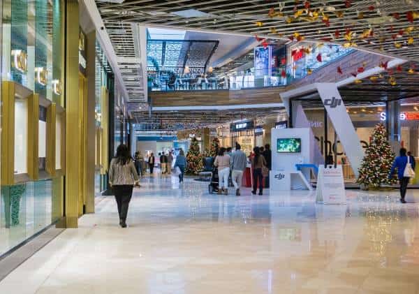 בשעה טובה: לוס אנג'לס אישרה לפתוח מחדש מרכזי קניות ומכוני קוסמטיקה