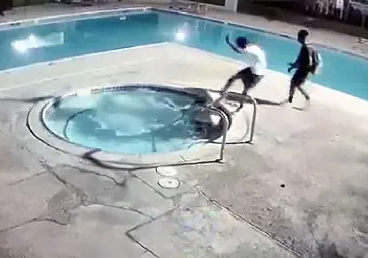 בעטו בראש וגנבו את האייפון: אבא מדרום קליפורניה הותקף בזמן שבילה בג'קוזי