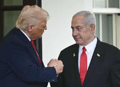 טראמפ מחמש את המזרח התיכון מחדש: כמעט 16 מיליארד דולר לישראל ולסעודיה — והמסר לאיראן חד וברור