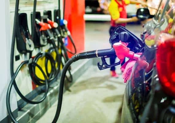 תנו גז: מחירי הדלק ירדו ב-9 סנט בממוצע ברחבי ארה"ב