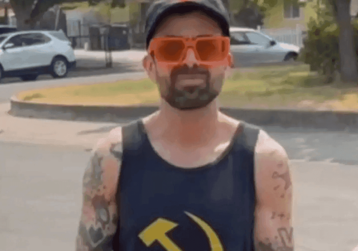 מחנך מקליפורניה שכפה דעות שמאל קיצוניות בכיתתו – קיבל שכר של 3 שנים כדי להתפטר