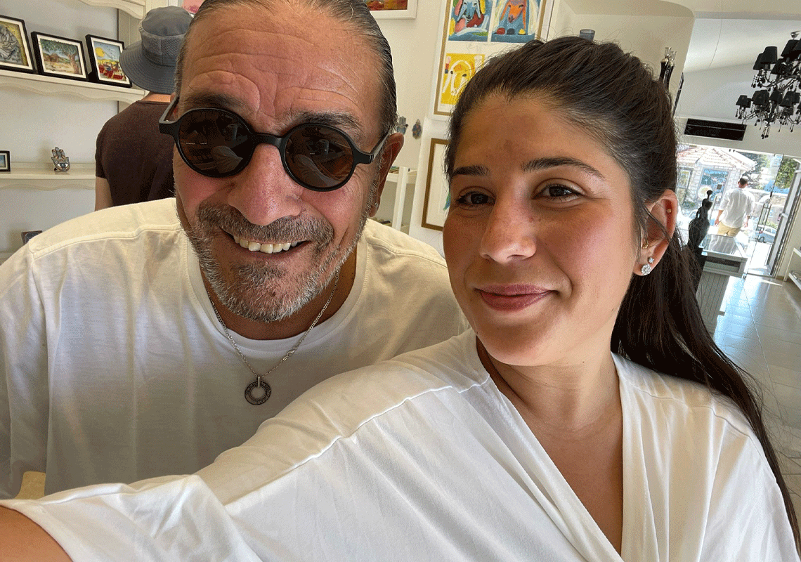 "במסיבה הבחנתי במשהו מוזר, הוא לא שתה והתקשר לחברים בלוס אנג'לס; המחבלים זרקו את הרימון, קראתי לו והוא לא ענה"