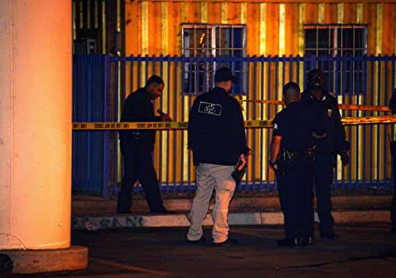 לוס אנג'לס: אדם נעצר בחשד שרצח, ביתר את הגופה, ארז את חלקיה במזוודה בנסיעה ברכבת ולאחר מכן שרף אותה 