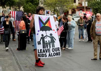 גזע, טרנסג'נדרים, אנטישמיות ומימון זר: מה ההורים האמריקאים חושבים על מערכת החינוך?