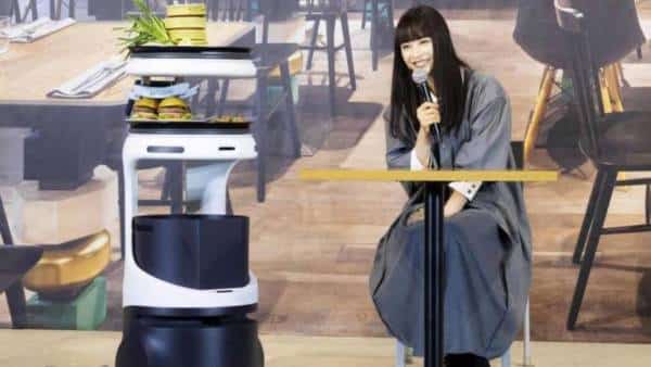 אדוני המלצר - כבר לא? סוף עידן הטיפים מתקרב? - הכירו את Servi