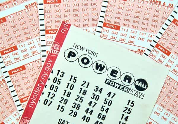 תושבי ניו יורק, בדקו את הטפסים: הטור הזוכה ב-300 מיליון דולר בהגרלת הפאוורבול נשלח בעיר