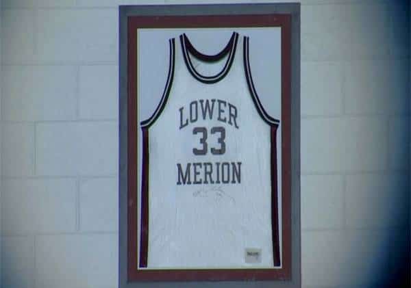 מחווה מרגשת: האספן השיב את גופיית התיכון הגנובה של קובי בראיינט 