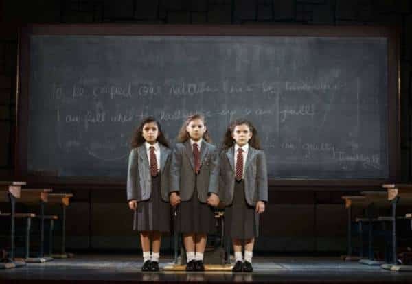 כוחות מיוחדים: מטילדה, הילדה שמחזיקה במספר הרב ביותר של פרסי אוליביה למחזמר, מגיעה ללאס וגאס