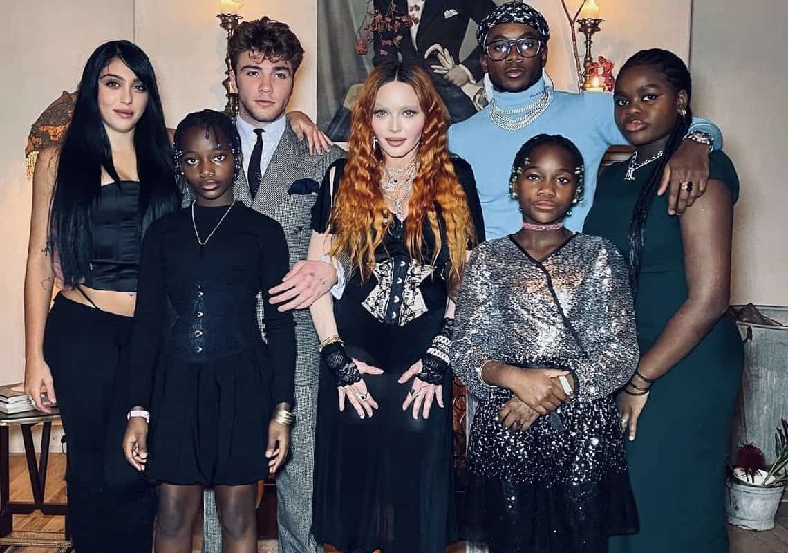 חוגגת עם המשפחה: מדונה בתמונות נדירות