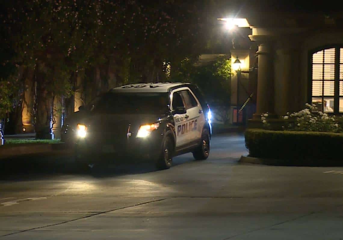 פריצה אלימה לבית בדרום קליפורניה: חמושים תקפו 2 דיירים וגנבו טסלה