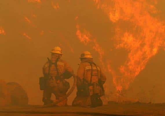 לוס אנג'לס: המחוז תובע מאה מיליון דולר מחברת החשמל SCE על נזקי שריפת וולסי