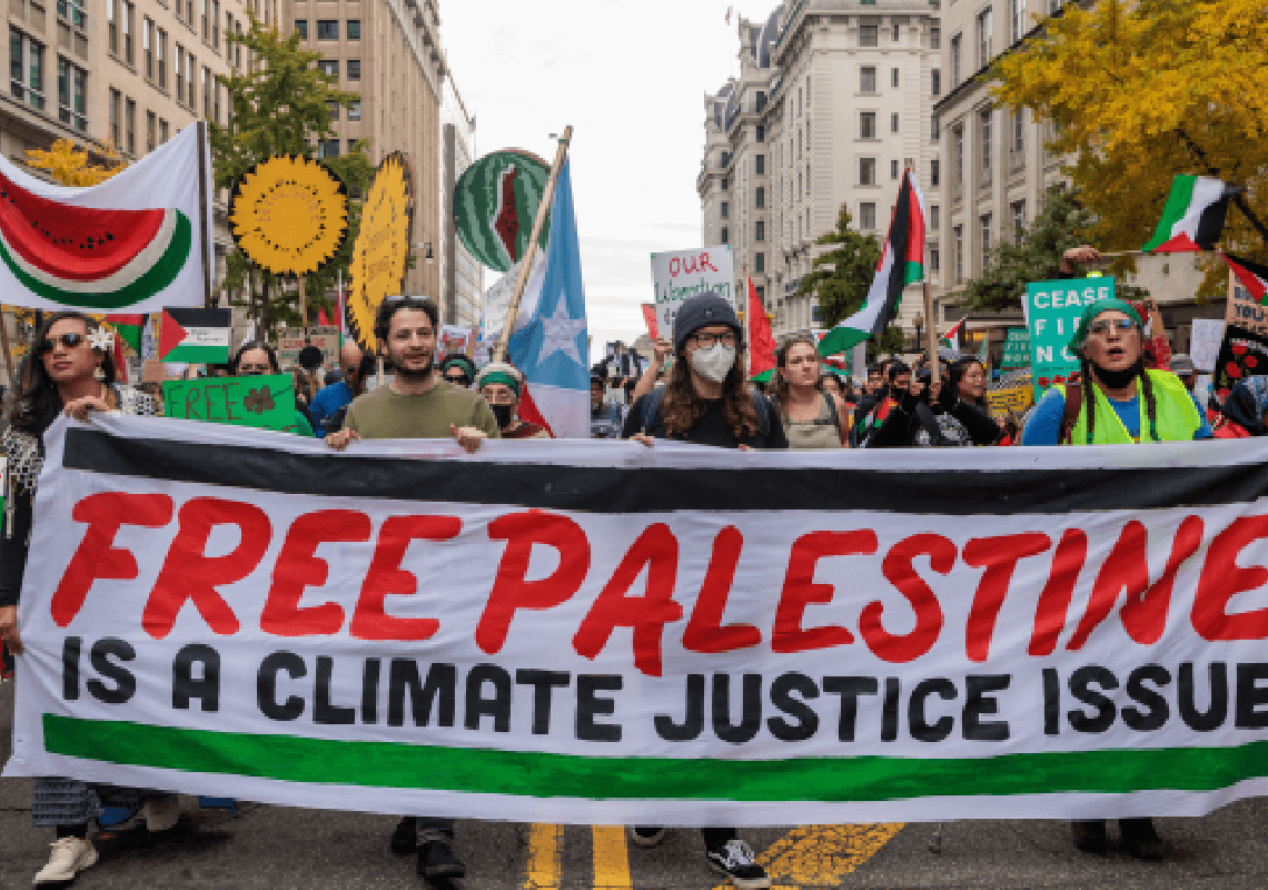 נחשף: ממשל ביידן העביר 50 מיליון דולר לארגון הטוען כי "צדק אקלימי עובר דרך פלסטין חופשית"