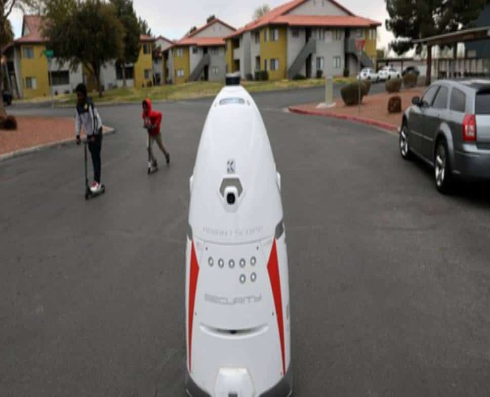 רובוקופ: "הוא עוקב אחרי בני אדם 24/7" - משטרת לאס-וגאס נעזרת ברובוט בגודל אנושי כדי להילחם בפשיעה באמצעות מעקב