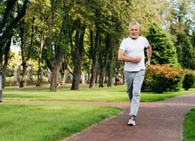 המהפכה של ההליכה היפנית: איך 30 דקות ביום יכולות לשנות את הבריאות שלכם לחלוטין