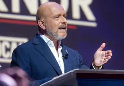 למועמד הרפובליקני המוביל למושלות קליפורניה יש פתרון מיידי וריאלי להוזלת מחירי הדלק