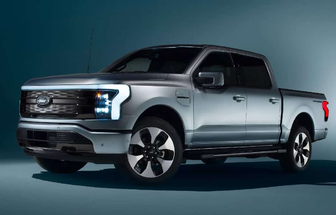 "פורד הכריזה מלחמה על טסלה": האם ה-F150 לייטנינג תנצח את הסייברטראק?