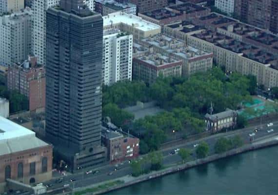 תעלומה בניו יורק: מי מטיל אימה על בניין דירות מפואר במנהטן?