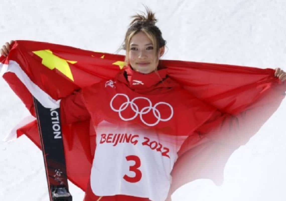 "אין טוב ורע בעולם'': אמריקנית המכונה "ג'נוסייד ברבי" לאחר שייצגה את משטר-הרצח הסיני מצדיקה את עצמה בטלוויזיה