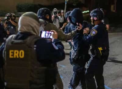 שארלוט על הכוונת: ממשל טראמפ מרחיב את מבצעי ההגירה לעומק הערים הדמוקרטיות