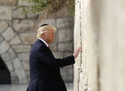 תובע כללי במיזורי מאיים על ענקיות הטכנולוגיה: הצ'אטבוטים שלכם מדרגים את טראמפ כאנטישמי 