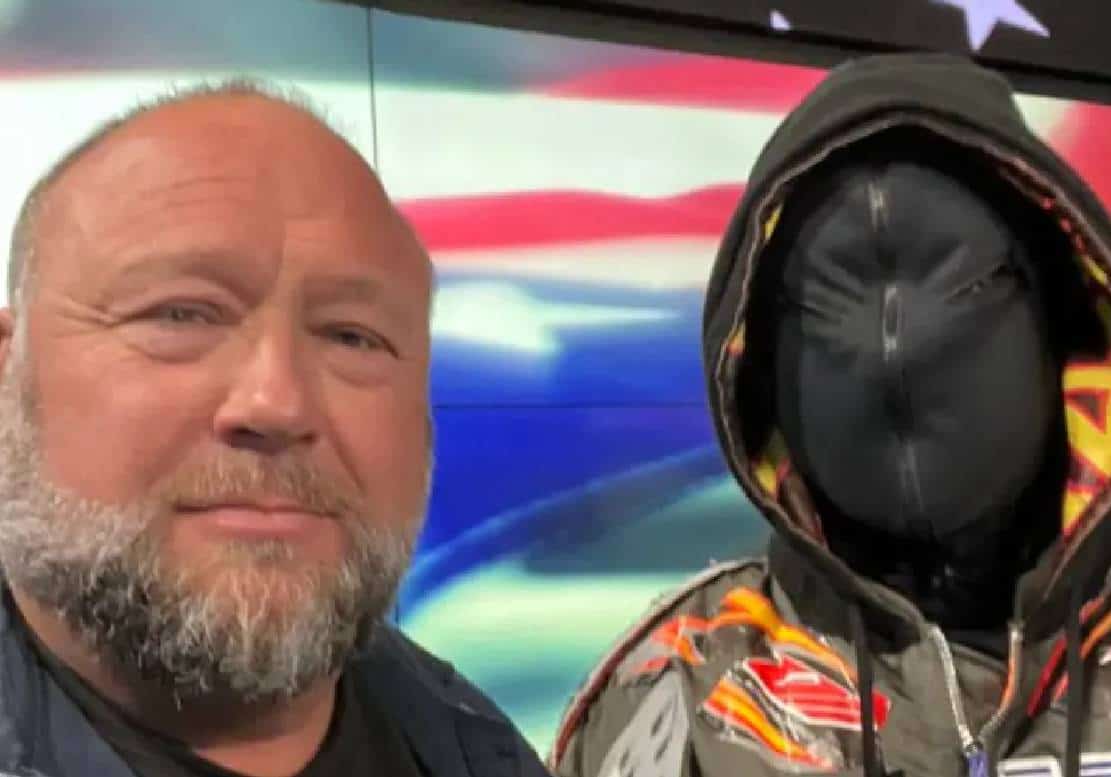 קניה ווסט: "אני אוהב את אדולף היטלר - אני נאצי"