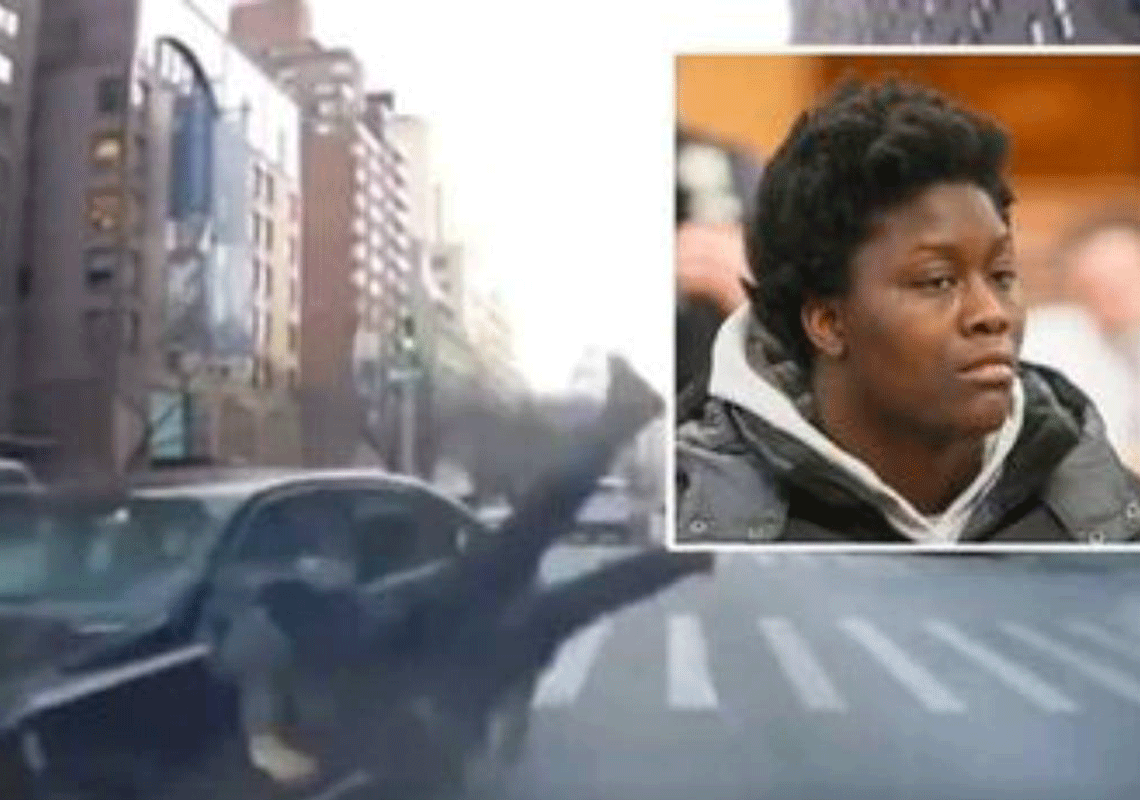 "לעזאזל עם השוטרים": דרסה את איש ה-NYPD ברחוב והודתה - "זה הגיע לו"