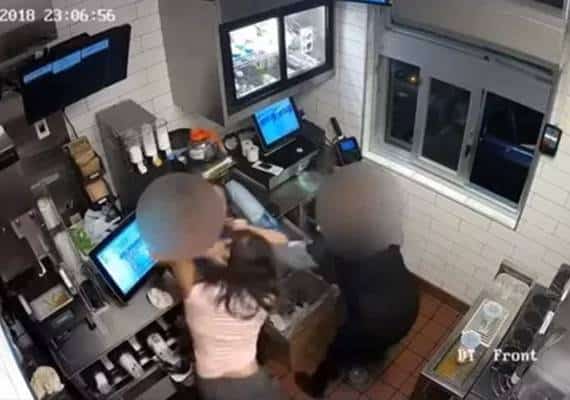 "תביאי לי קטשופ!": תקיפה אלימה בסניף מקדונלדס