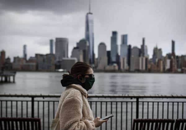 תושבי ניו יורק וניו ג'רזי יידרשו להישאר בבתים במשך לפחות חודש נוסף