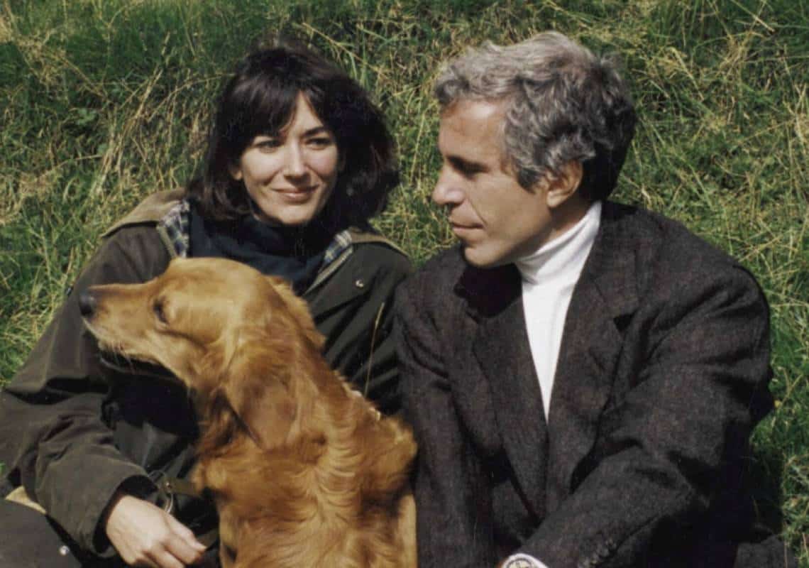 דריכות בניו יורק: חבר המושבעים החל לדון בפרשת גיליין מקסוול